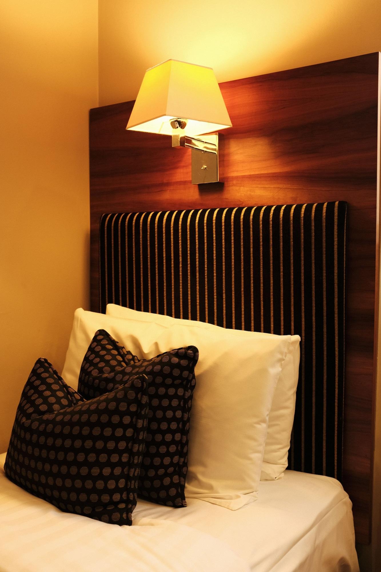 Best Western Garfield House Hotel Chryston Экстерьер фото