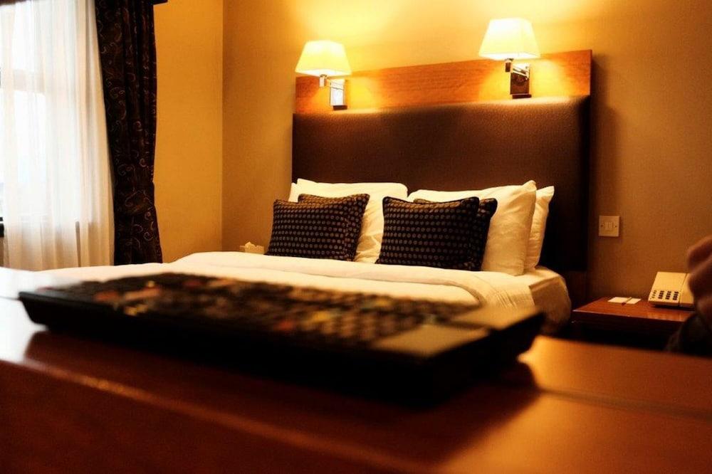 Best Western Garfield House Hotel Chryston Экстерьер фото